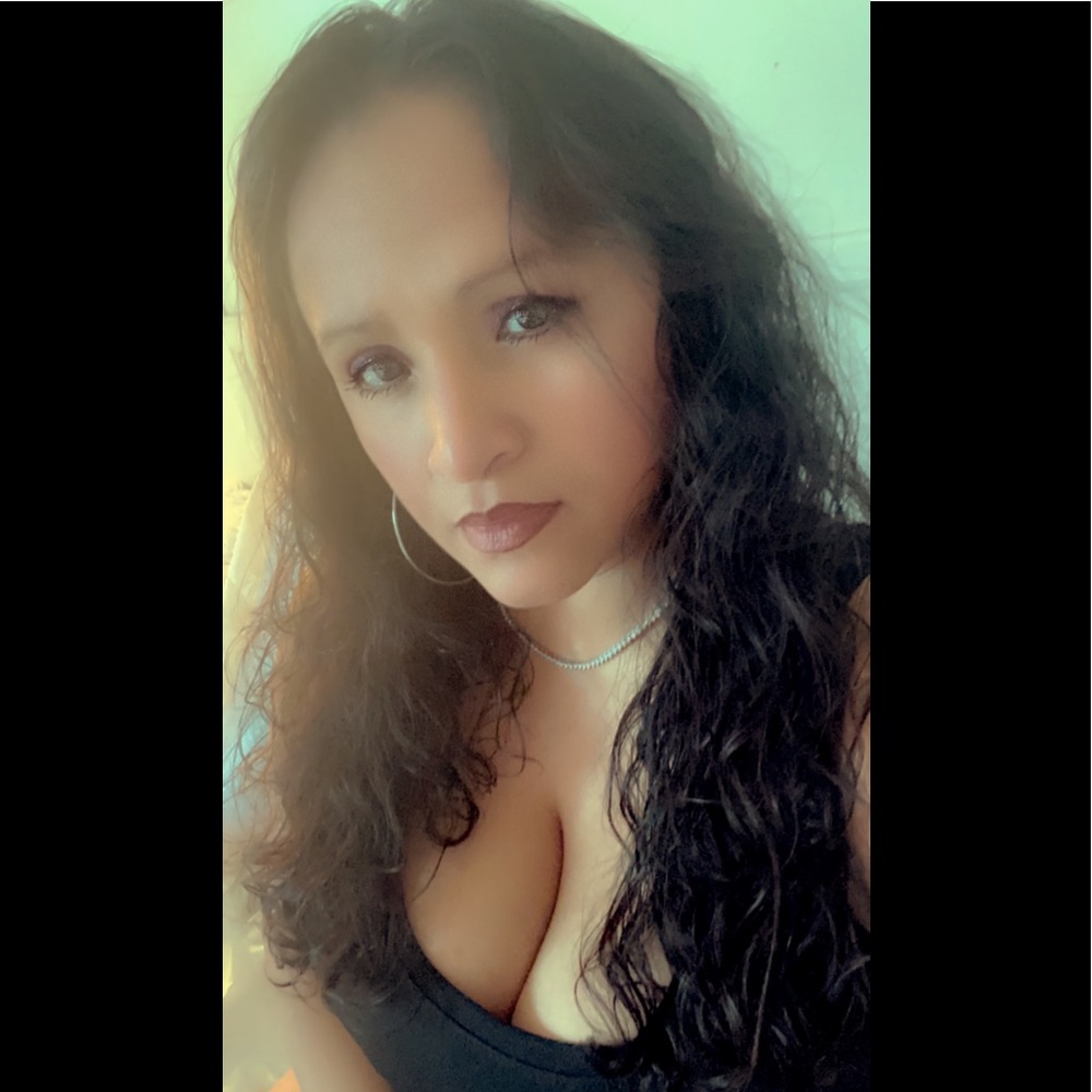 Meet your Posher, Yadira